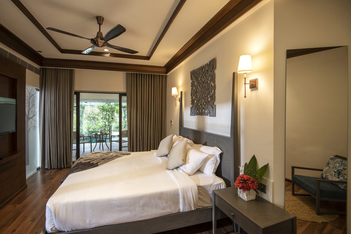 Bedroom and balcony at Samroha
